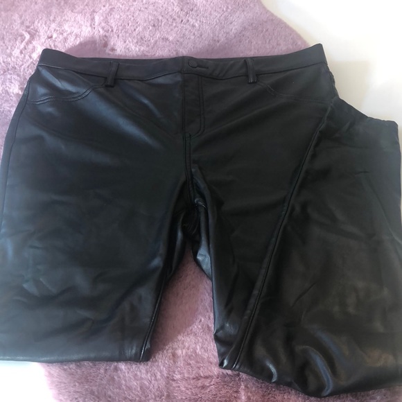 Time and Tru pleather pants - Picture 1 of 3
